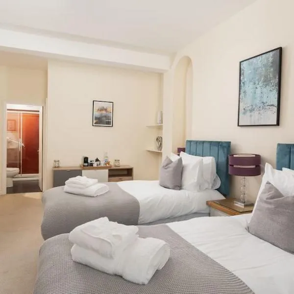 Room 1, Hotel style twin bedroom in Marazion，位于马拉扎恩的酒店
