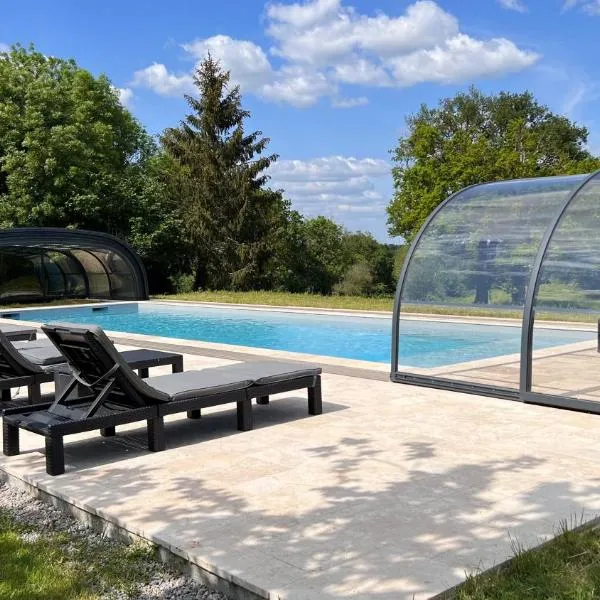 La Millière - Gîtes, piscine & campagne，位于Saligny的酒店