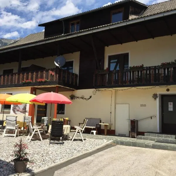 Sonntagshof Ferienwohnungen Apartments，位于Sankt Georgen im Gailtal的酒店