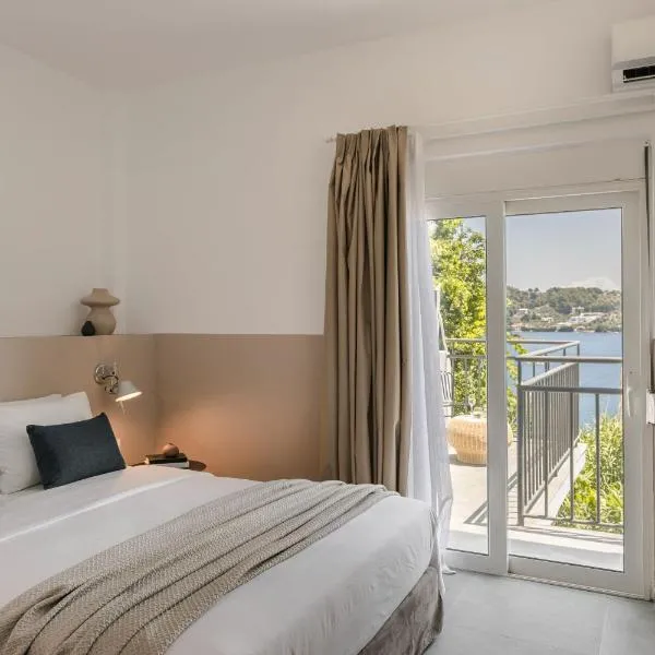 The Rock Suites，位于斯基亚索斯镇的酒店