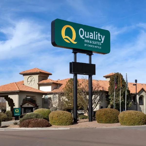 Quality Inn & Suites Gallup I-40 Exit 20，位于Twin Buttes的酒店
