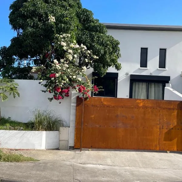Villa MYA Location，位于圣皮埃尔的酒店