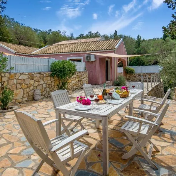 Bask in the Beauty of Paxoi - Kirki's Summer Retreats with Private Jacuzzis，位于Ieromónachos的酒店