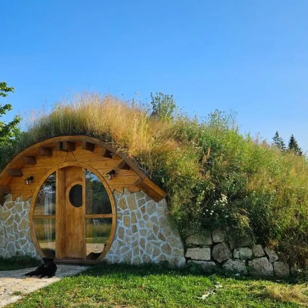 Mountain bungalows and a Hobbit House - Jazavčije Rupe，位于Han Pijesak的酒店