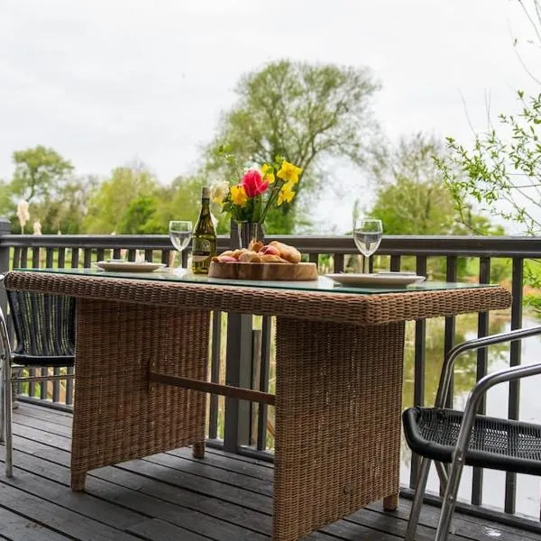 Lily pad Lodge，位于Rous Lench的酒店
