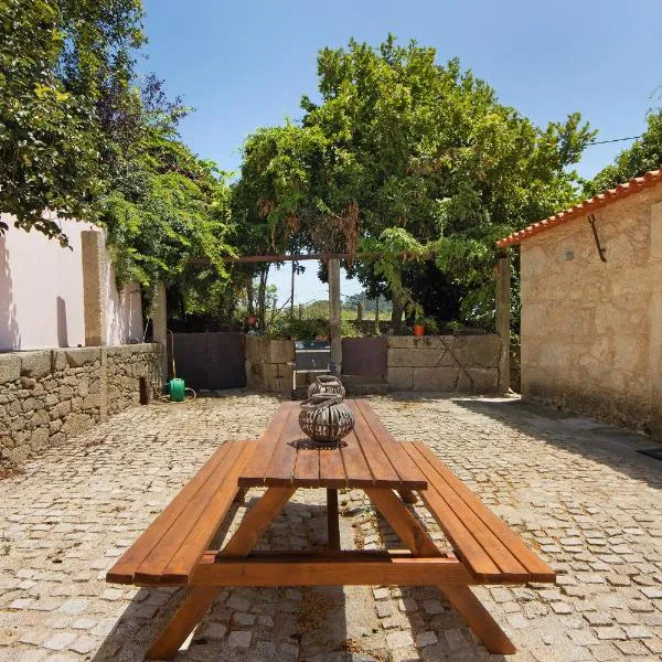 Villa Casa do Outeiro，位于Guilhabreu的酒店