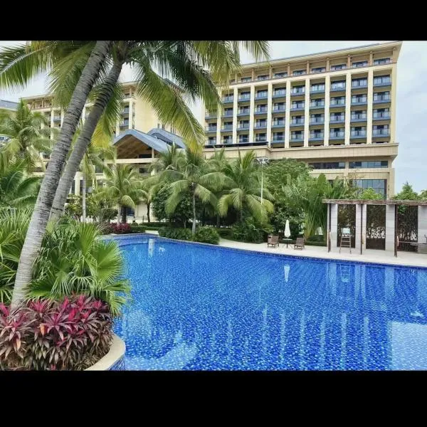 中州国际公寓(三亚湾凤凰机场店)，位于三亚的酒店
