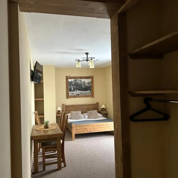 u Lucyny w Białce Tatrzańskiej- jacuzzi i sauna w ogrodzie, skibus pod domem，位于Białka Tatrzanska的酒店