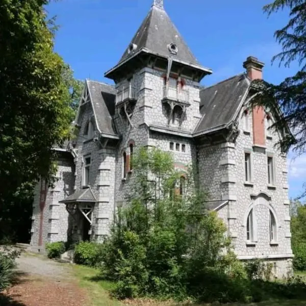 Château / Manoir de Saint-Gaudens，位于圣戈当的酒店