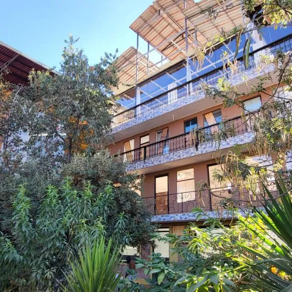 Vertigo Climbing Hostel，位于乌鲁班巴的酒店