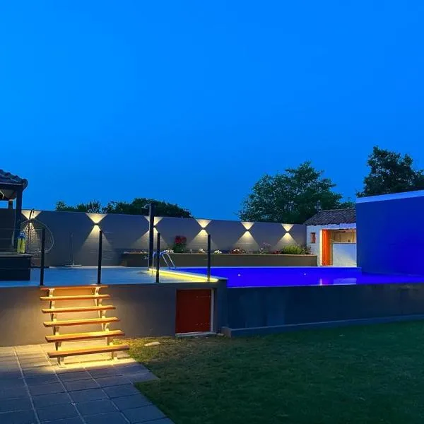 Beautiful and private Villa Anka，位于Lokvičič的酒店