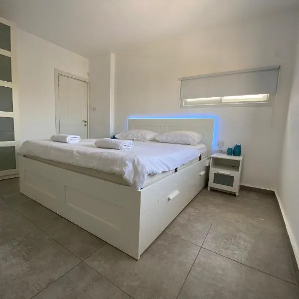 Romi's suite by LOREN VILLAGE，位于尼夫佐哈的酒店