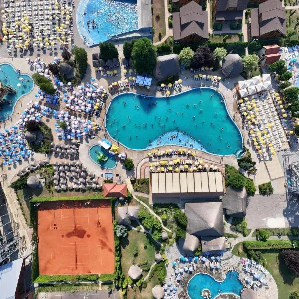 S Club Resort Hotel Aqua Park and Spa，位于贝尔格莱德的酒店