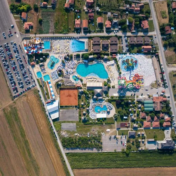 S Club Resort Hotel Aqua Park and Spa，位于Jakovo的酒店