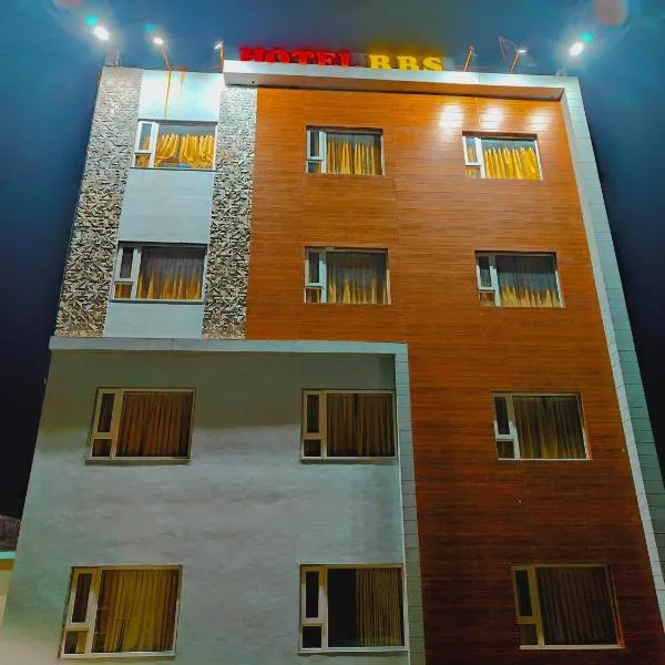 RBS Hotel & Restaurant 5 mint walking distance from Ram Janam Bhumi，位于Ayodhya的酒店