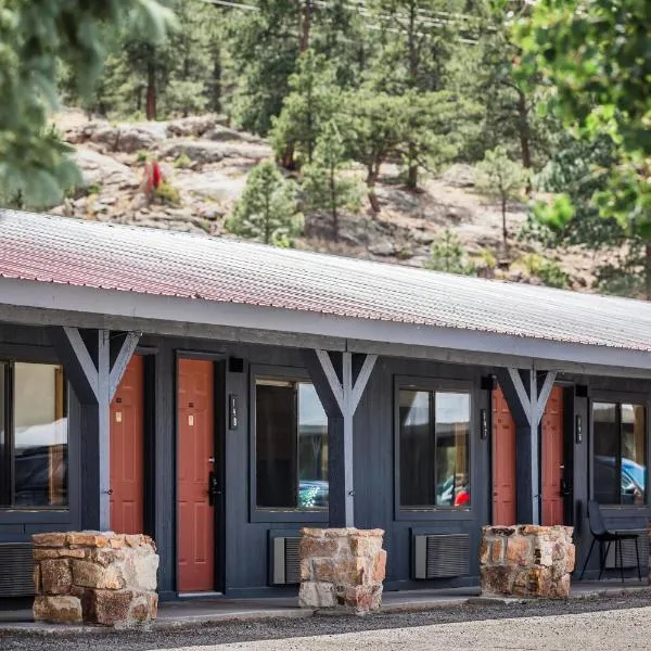 LOGE Wolf Creek，位于南福克的酒店