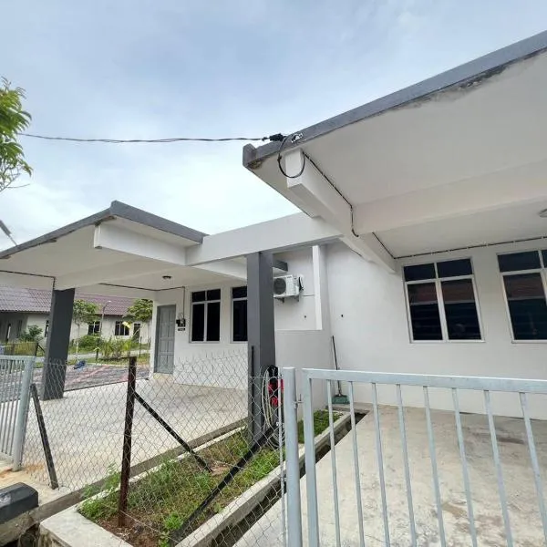 nearby Umt unisza Airport drawbridge Enzo Homestay Gong badak Kuala Terengganu，位于Kampong Bukit Berangan的酒店