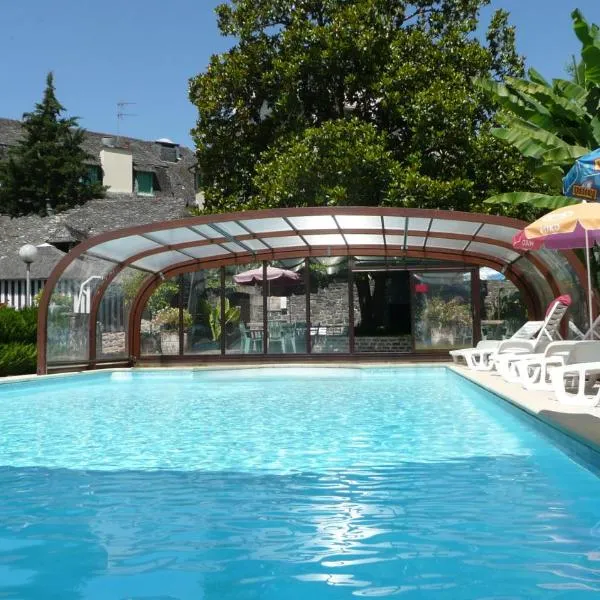 金狮大酒店，位于Campuac的酒店