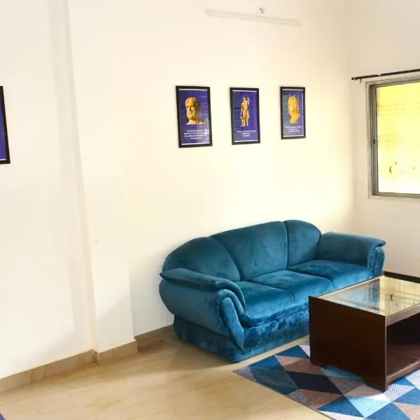 Blue Beds Homestay, Exotic 2BHK AC House，位于贾巴尔普尔的酒店