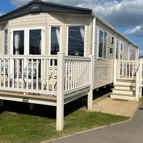 3 Bedroom Caravan in Tattershall lakes Holiday Park，位于伍德哈尔温泉水疗的酒店