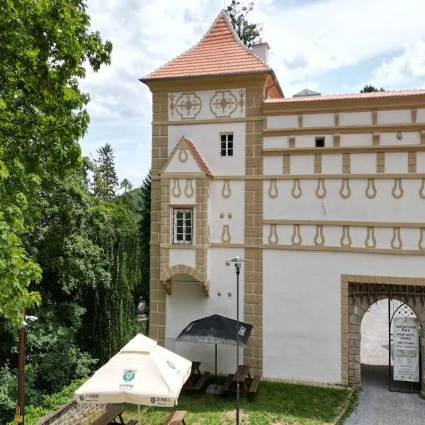 Zámek Castle Račice - Předzámčí Forecastle，位于Račice的酒店