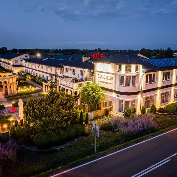 Hotel Coloseum，位于雅罗斯瓦夫的酒店