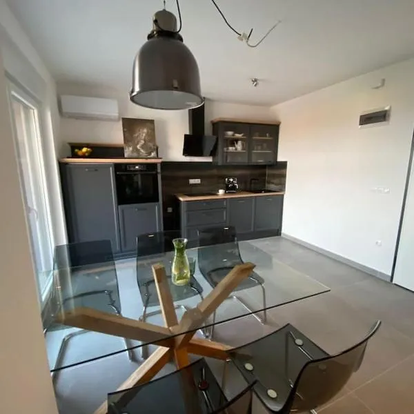 Clear Water Apartment - Sea and Sun，位于曼德雷的酒店