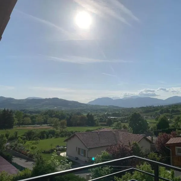 Location T4 entre Lac & Montagne，位于Montgardin的酒店