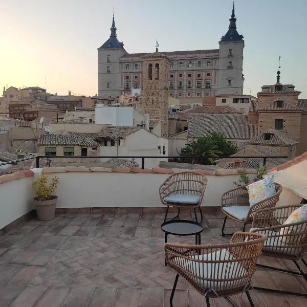 La Casa Toledana - patio y terraza con vistas，位于托莱多的酒店