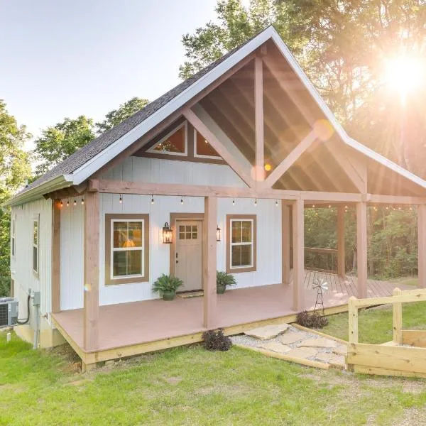 Serene Kentucky Cabin w/ Fireplace + Fire Pit!，位于威廉斯敦的酒店