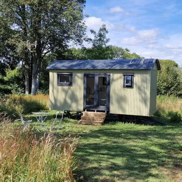 Apple Orchard Shepherd Huts，位于Rolvenden的酒店