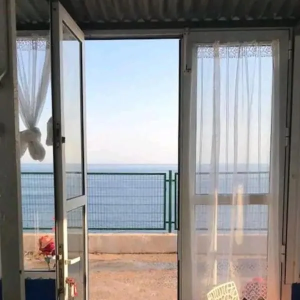 The Beach Hut with Lazy spa，位于阿德拉的酒店