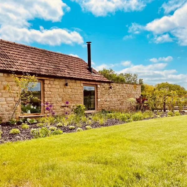 The Cow Shed - Rural Barn Conversion，位于Burton Coggles的酒店