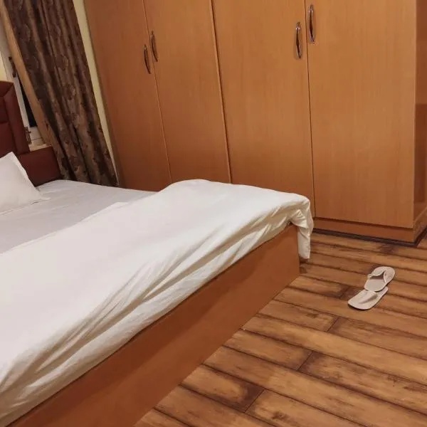 Lit Homestay，位于斯利那加的酒店