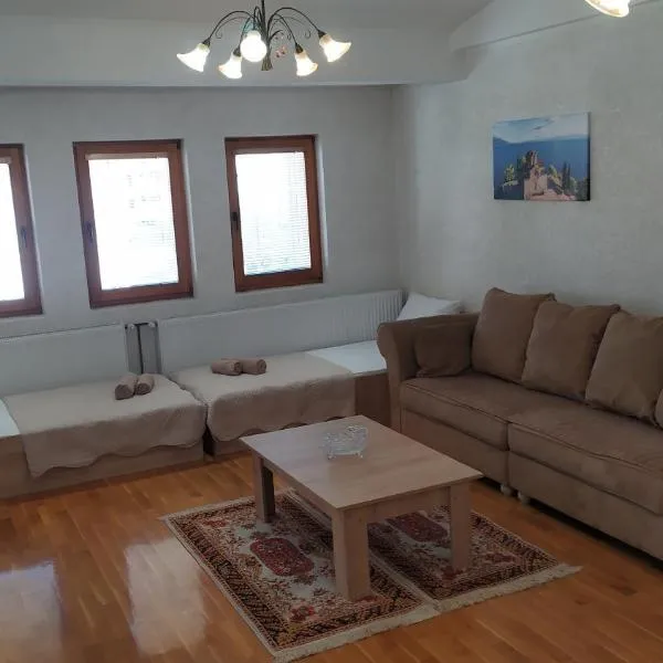 Villa Koteski - Spacious Apt, Near Lake & Parking，位于奥赫里德的酒店