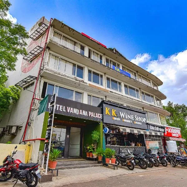 Hotel Vandana Palace，位于Tīrath的酒店