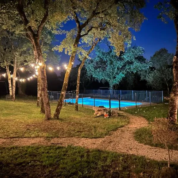 Le Domaine de la Claire Fontaine Gîtes -chambres d'hôtes，位于Montvalent的酒店