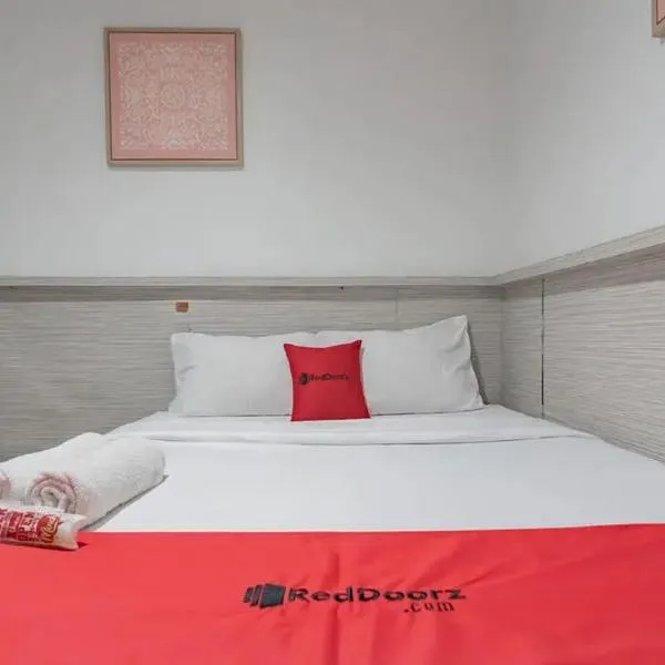 RedDoorz at Arwiga Hotel near RS Hasan Sadikin Bandung，位于万隆的酒店