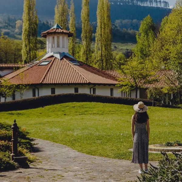 Amalurra Ecohotel & Retreat Center，位于Artzentales的酒店