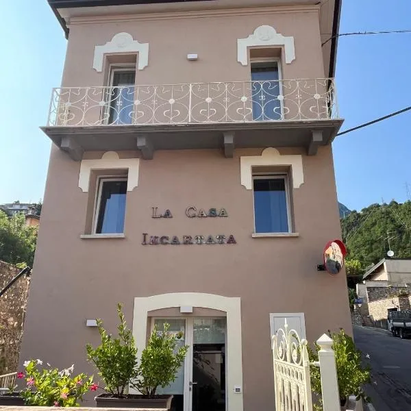 La Casa Incartata，位于托斯科拉诺-马德尔诺的酒店