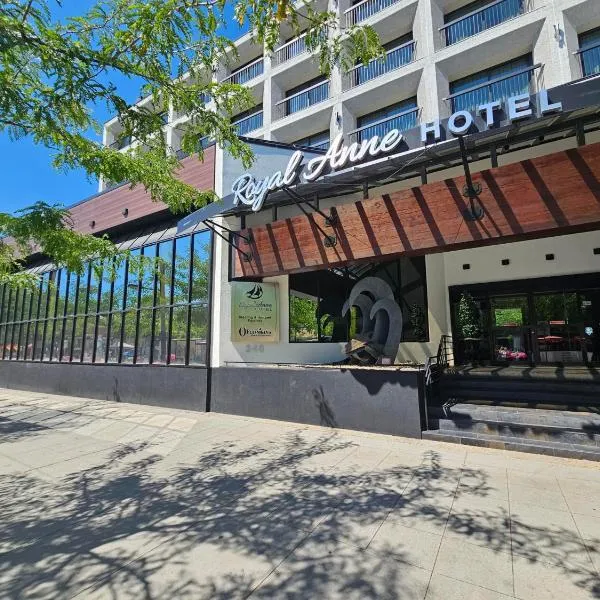 The Royal Anne Hotel，位于West Kelowna的酒店