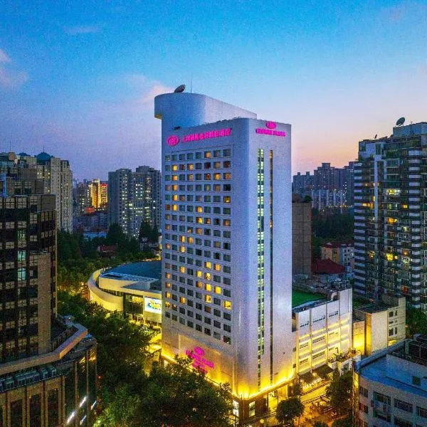 上海银星皇冠假日酒店，位于七宝的酒店