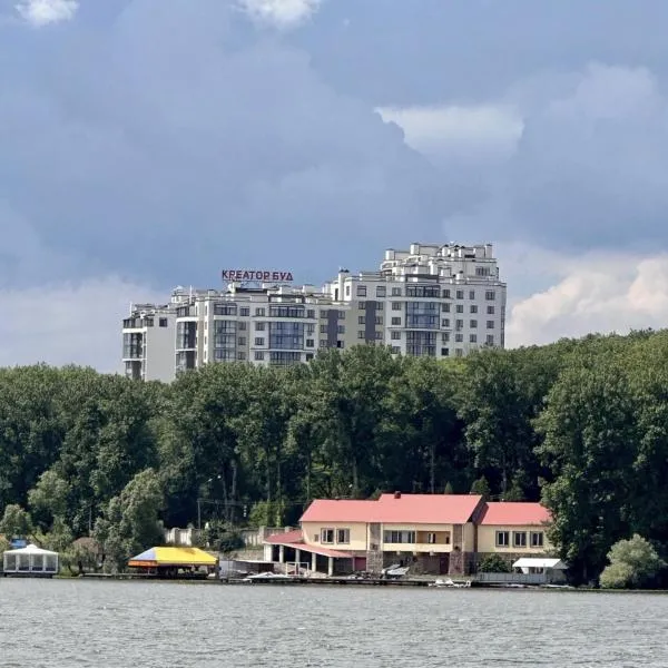 Квартира в парку біля озера, 10 хв до центра, 1км，位于捷尔诺波尔的酒店