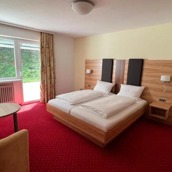Hotel Silberfelsen，位于黑林山区贝尔瑙的酒店