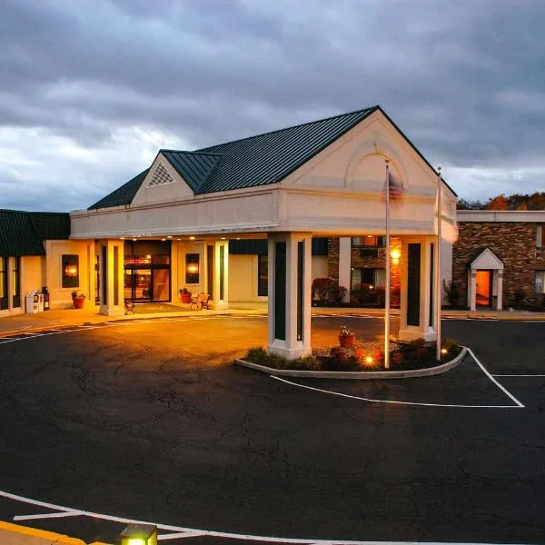 Quality Inn & Suites，位于Brecksville的酒店