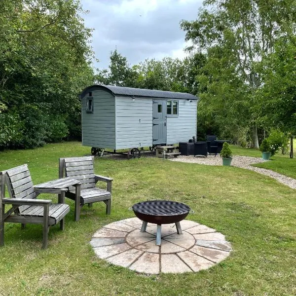 Greatwood Shepherds Hut，位于巴特尔的酒店