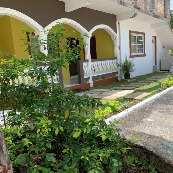 Mini Cozy Lodging，位于Culloden的酒店