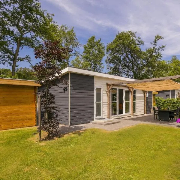 Sunlit Chalet by the Pond，位于洛赫姆的酒店