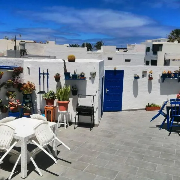 3 bedrooms house at El Golfo Lanzarote 500 m away from the beach with furnished terrace and wifi，位于Las Breñas的酒店