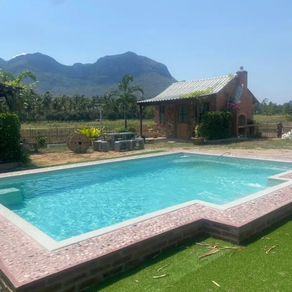 Driftwood and Jolie cottages，位于三百岭的酒店